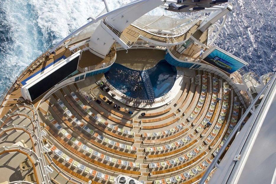 Вид с балкона AquaTheater Suite на Allure of the Seas