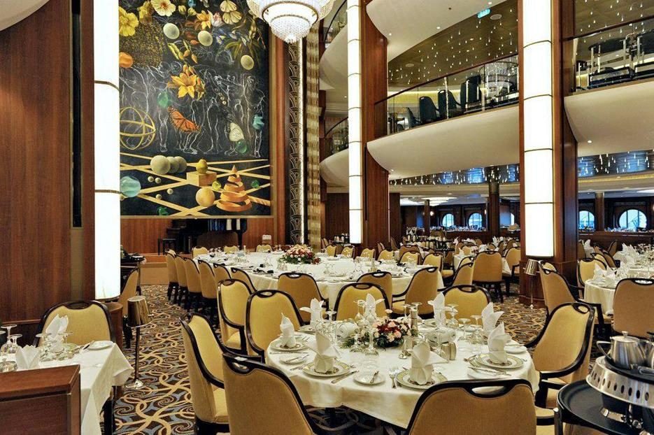 Главный обеденный зал на Allure of the Seas